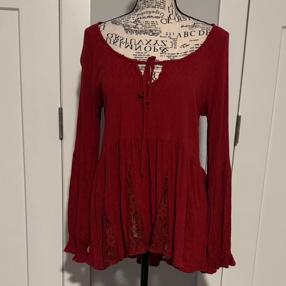 💜2/$15💜 American Eagle Outfitters Rich Red Lace Blouse